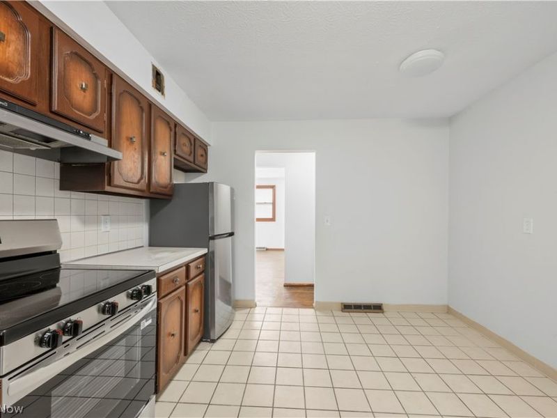 717 E 240th Street, Euclid, OH 44123 Photo 9