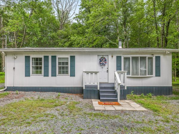 86 Windsor Road, Hawley, PA 18428