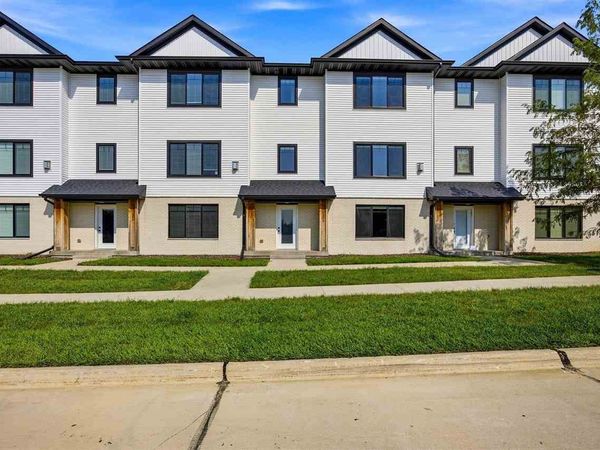 286 Kenneth Dr, Iowa City, IA 52245