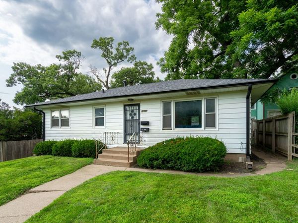 630 W Lombard Street , Davenport, IA 52803