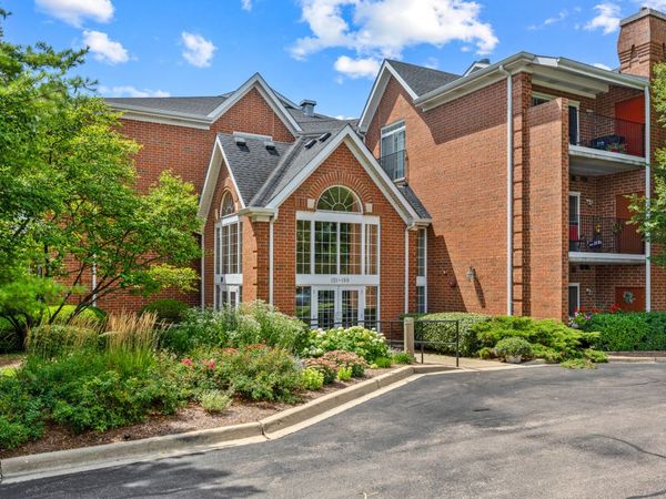 129 HUNT CLUB Drive , Unit 129, St. Charles, IL 60174