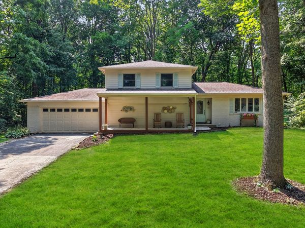226 Saddlebrook Drive , Zionsville, IN 46077