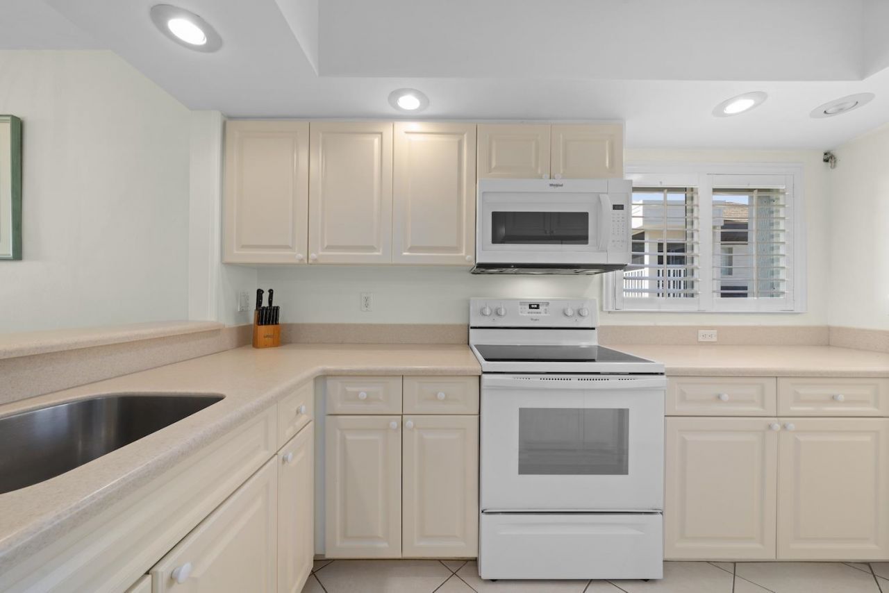 255 Periwinkle Way, Unit 5B, Sanibel, FL 33957 Photo