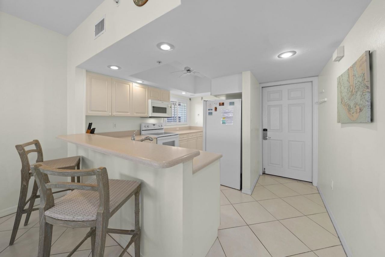 255 Periwinkle Way, Unit 5B, Sanibel, FL 33957 Photo