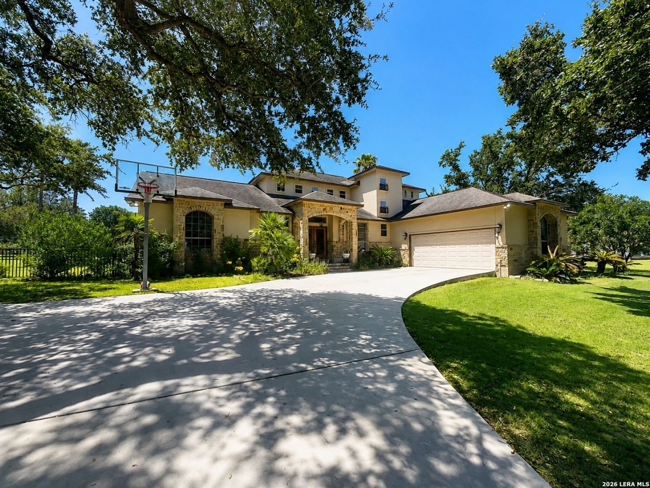 704 Jack Nicklaus, Devine, TX 78016 Main Photo