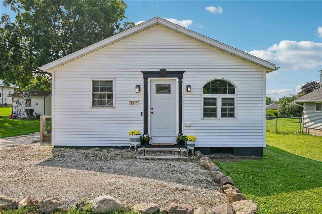 1315 1st Avenue, Center Point, IA 52213 Main Photo