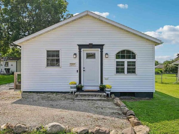 1315 1st Avenue, Center Point, IA 52213