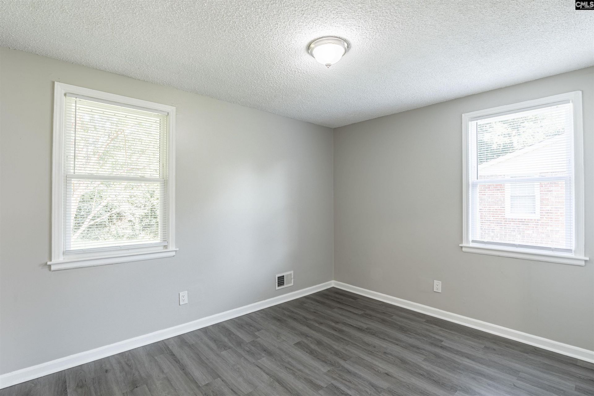 1115 Hancock Street Photo 12