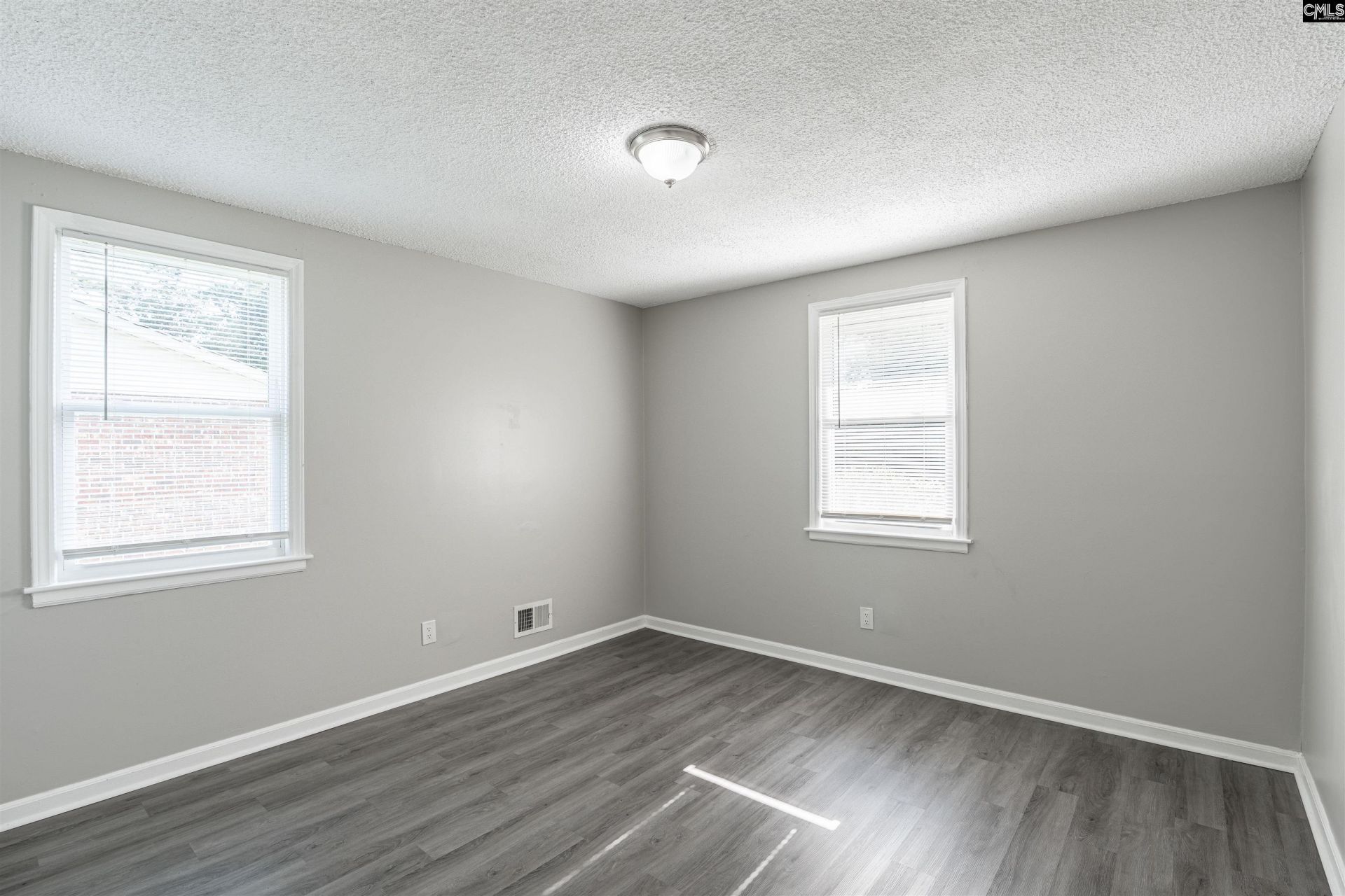 1115 Hancock Street Photo 16