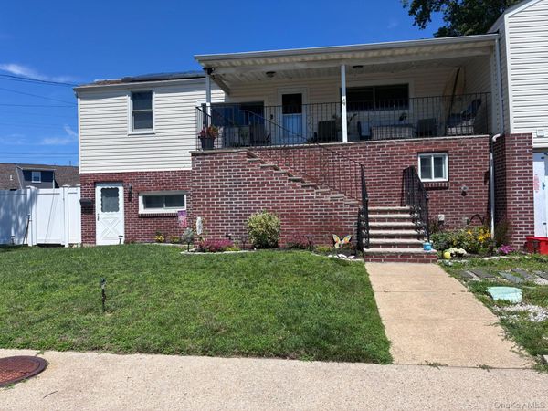 4 N Parente Lane , Island Park, NY 11558