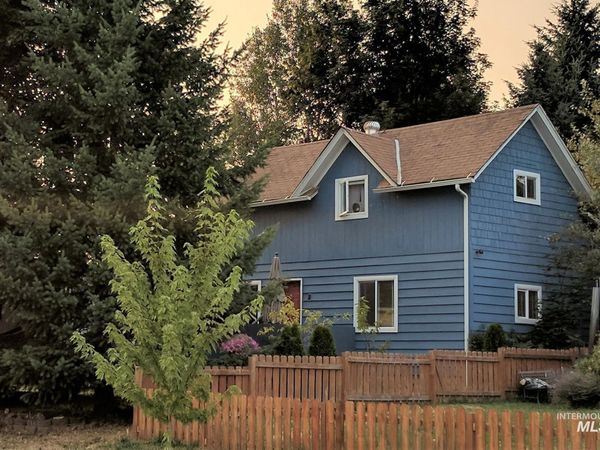 1936 E F St, Moscow, ID 83843