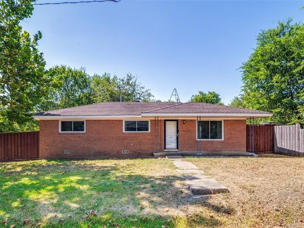 203 W College Street, Whitewright, TX 75491