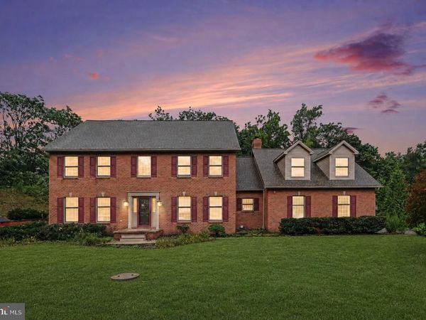 2005 WOODBERRY ROAD, YORK, PA 17408