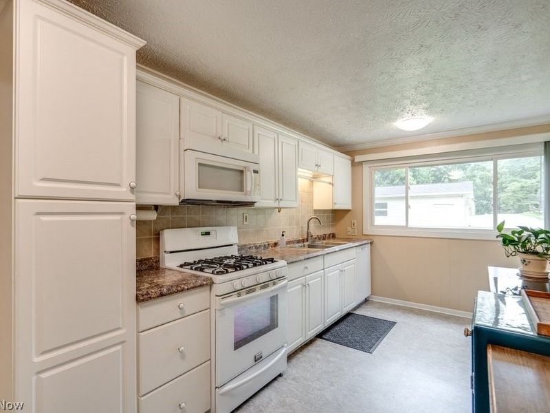 4033 State Road, Akron, OH 44319 Photo 10