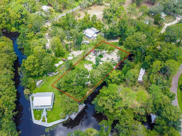 000 SE 376TH STREET , SUWANNEE, FL 32692