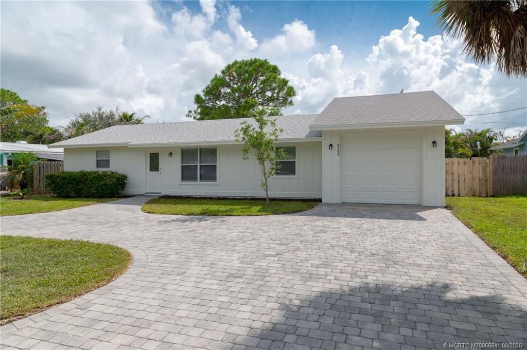 8300 SE Camellia Drive, Hobe Sound, FL 33455 Photo