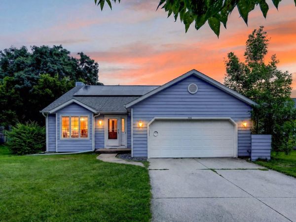 7862 W Oakbrook Circle, Madison, WI 53717