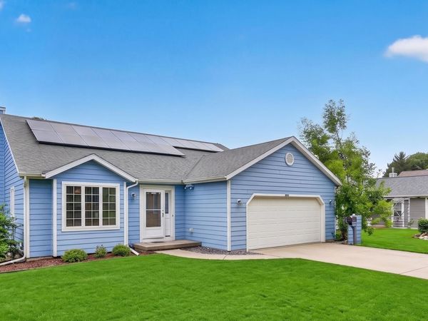 7862 W Oakbrook Circle, Madison, WI 53717