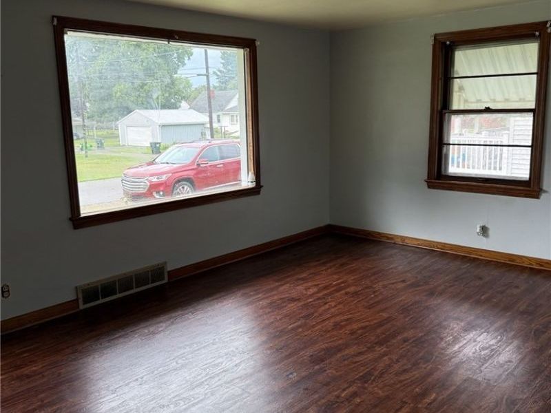 1104 Vine Street, Coshocton, OH 43812 Photo 4