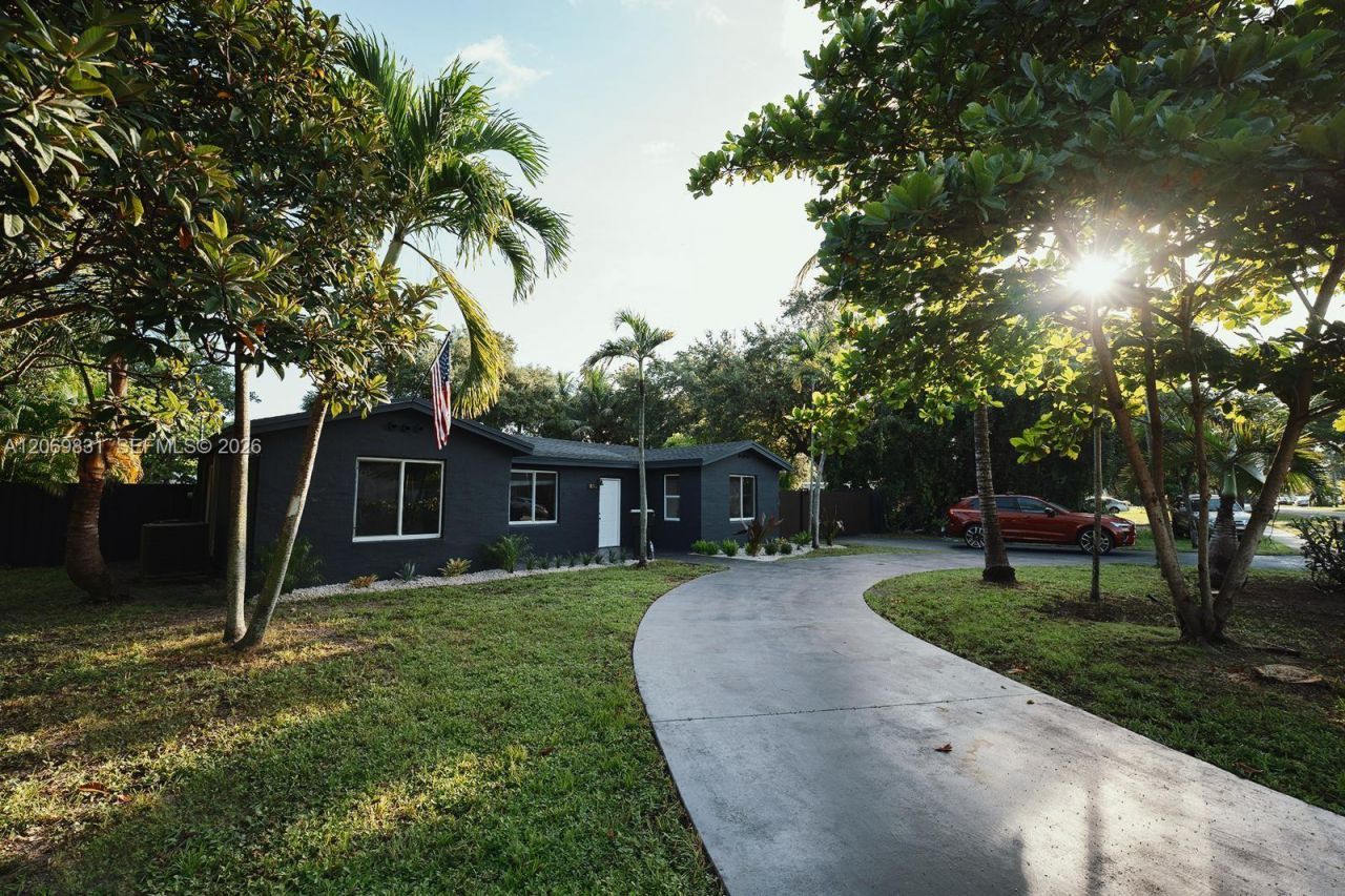 801 NE 144th St , North Miami, FL 33161 Photo