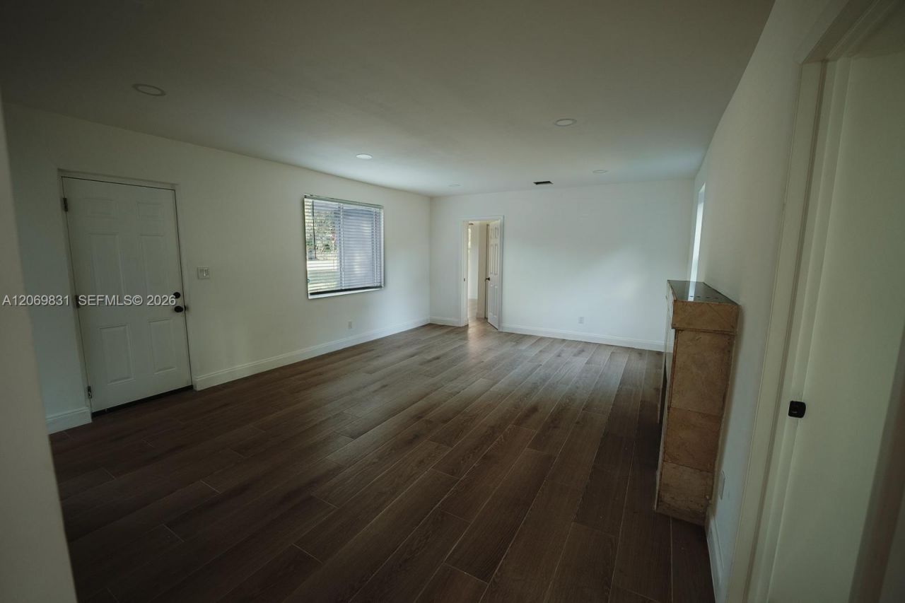 801 NE 144th St , North Miami, FL 33161 Photo