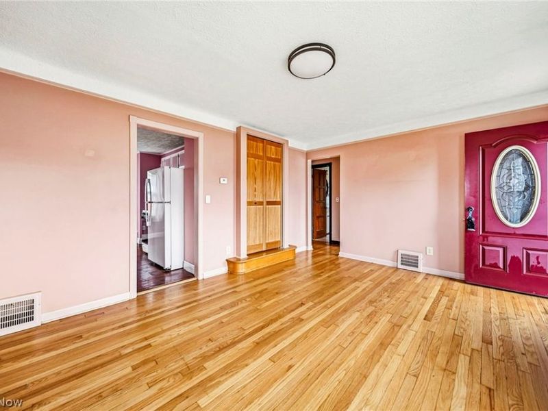 229 E 326th Street, Willowick, OH 44095 Photo 5