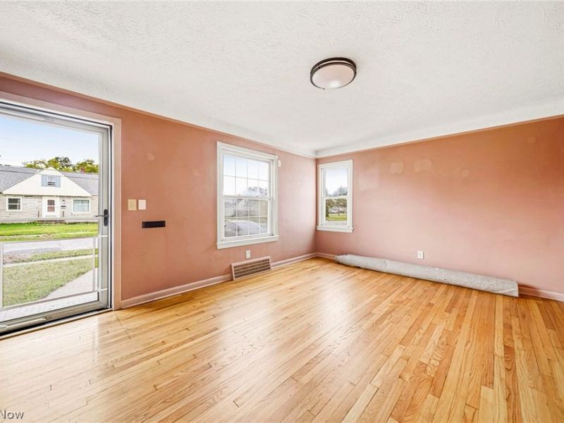 229 E 326th Street, Willowick, OH 44095 Photo 6