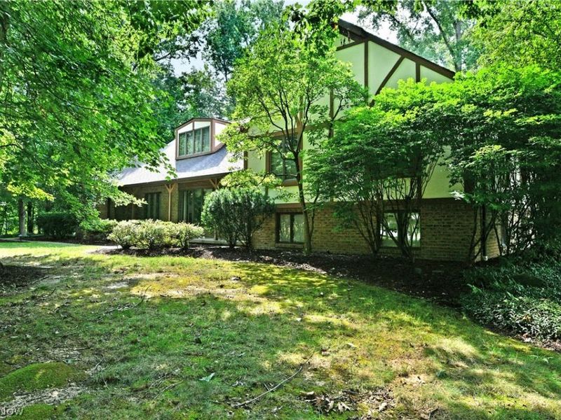 9540 Falcon Trak NE, Warren, OH 44484 Photo 2