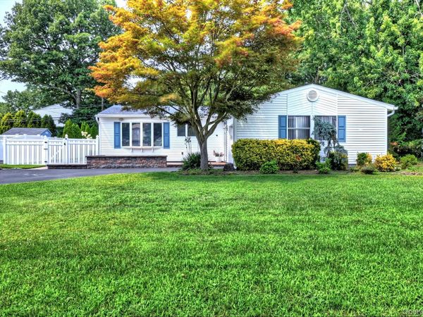 116 Shenandoah Boulevard N, Nesconset, NY 11767