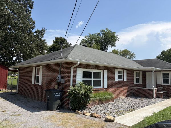202 Magnolia Avenue, Jasper, TN 37347