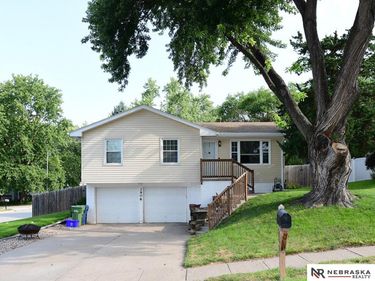 2906 Janan Drive, Bellevue, NE 68005