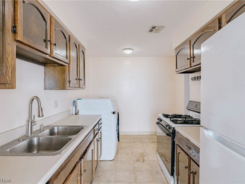 12900 Lake Avenue, Unit 1924, Lakewood, OH 44107 Photo 14