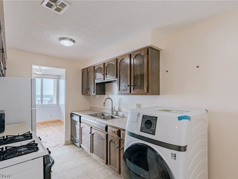 12900 Lake Avenue, Unit 1924, Lakewood, OH 44107 Photo 16