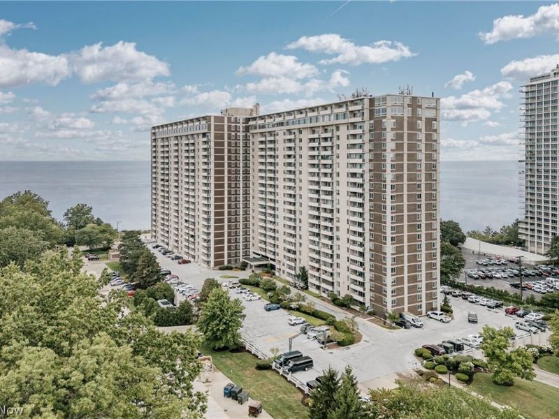 12900 Lake Avenue, Unit 1924, Lakewood, OH 44107 Photo 2