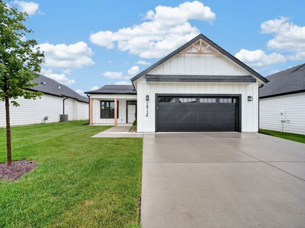 18124 Iltis Lane, Clive, IA 50325
