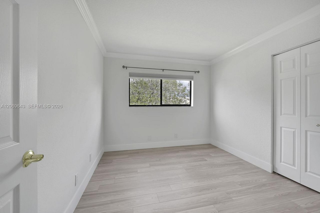185 Lakeview Dr , Unit 201, Weston, FL 33326 Photo