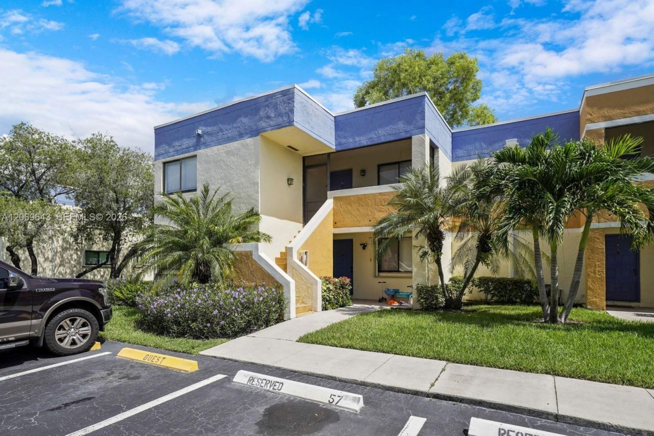 185 Lakeview Dr , Unit 201, Weston, FL 33326 Photo
