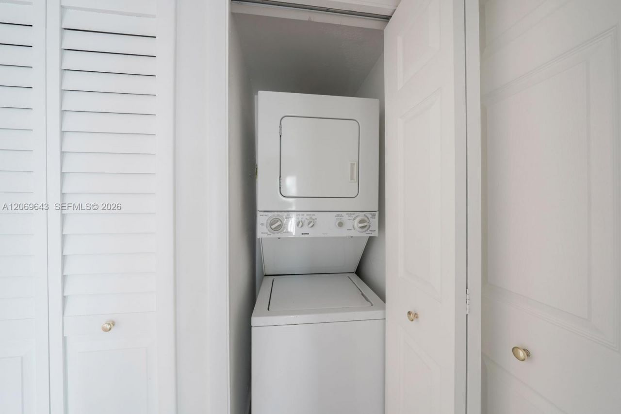 185 Lakeview Dr , Unit 201, Weston, FL 33326 Photo