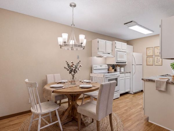 4 Pine Tree Drive, Unit 215, Arden Hills, MN 55112