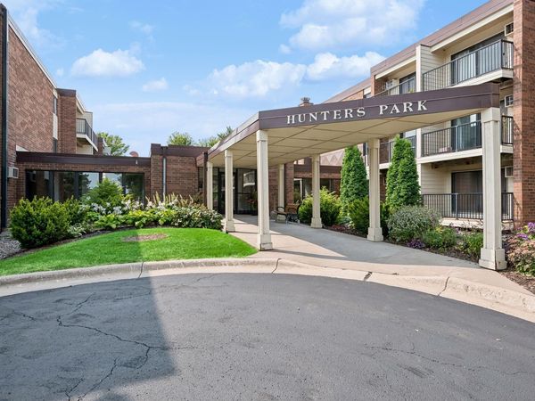 4 Pine Tree Drive, Unit 215, Arden Hills, MN 55112
