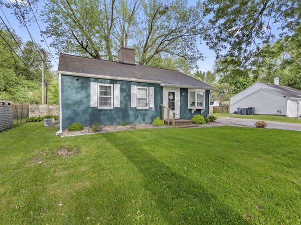 3425 Cambridge Avenue, Jackson, MI 49203