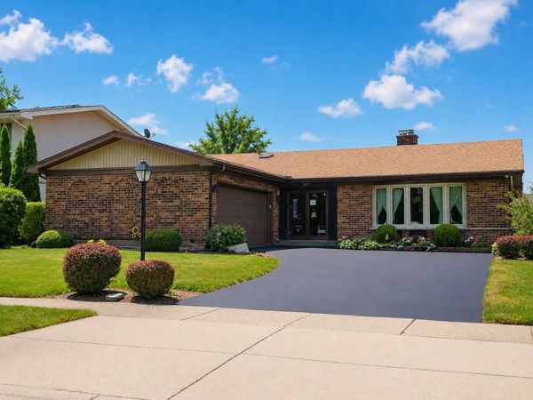 911 W Willow Lane , Mount Prospect, IL 60056
