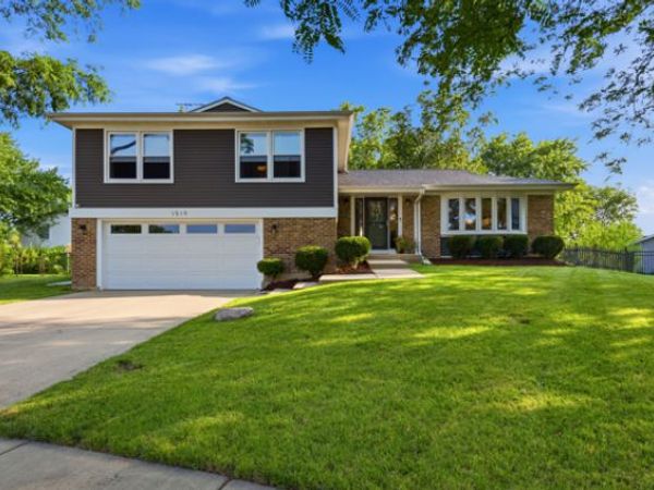1519 W Raleigh Court , Arlington Heights, IL 60004