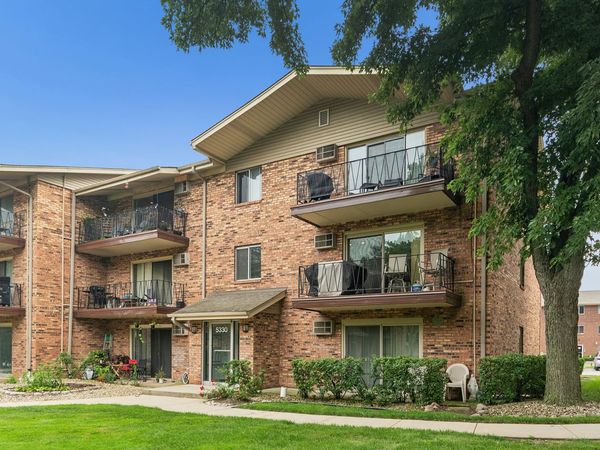 5330 Waterbury Drive, Unit 1603, Crestwood, IL 60418