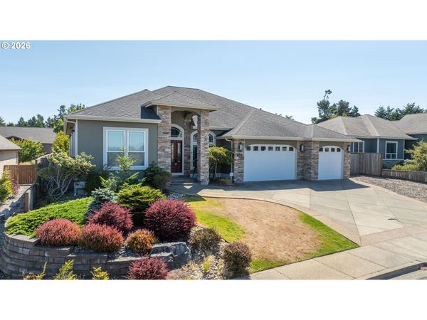 2165 GARFIELD ST, North Bend, OR 97459
