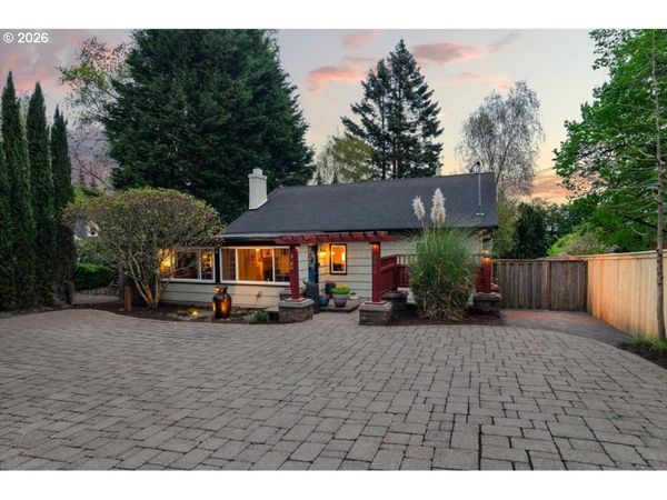 6610 SW Canyon LN, Portland, OR 97225