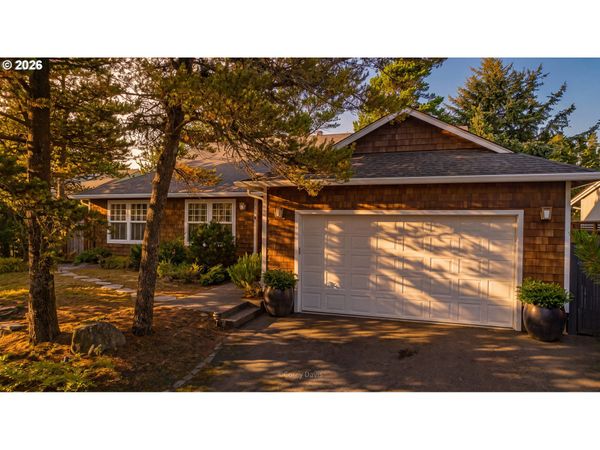 867 LAKEVIEW DR, Manzanita, OR 97130