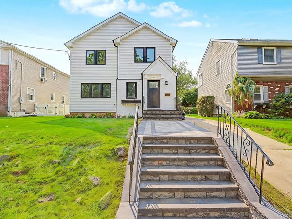 105 Moore Street, New Hyde Park, NY 11040