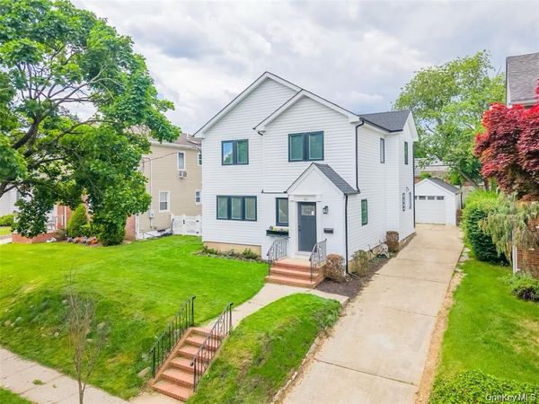 105 Moore Street , New Hyde Park, NY 11040