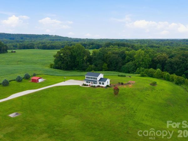 1950 Huckleberry Ridge Road , Hiddenite, NC 28636
